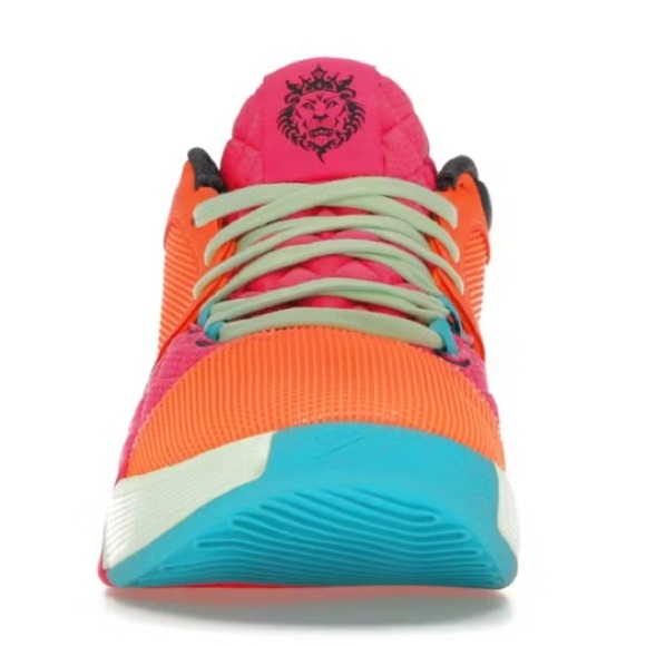 Nike
LeBron witness 8
Total orange - Picture 4 of 5